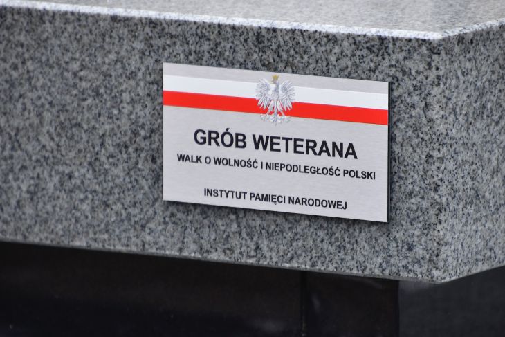 Odnowiony grób weterana walki o niepodległość, Eugeniusza Kazimirowskiego