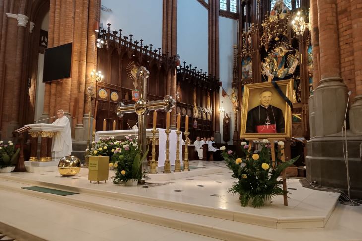 Poświęcenie krzyża na wieżę i rocznica śp. abp. Edwarda, 12.10.2025 r.